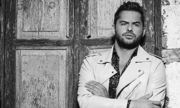 Ndarja nga jeta e këngëtarit Shpat Kasapi  Komuna e Çairit dhe e Tetovës shpallën ditë zie