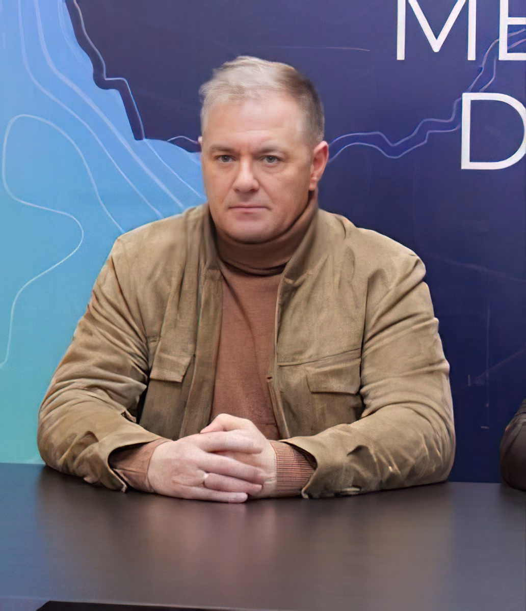 kush-eshte-drejtori-shqiptar-me-xhakete-7-mije-euro