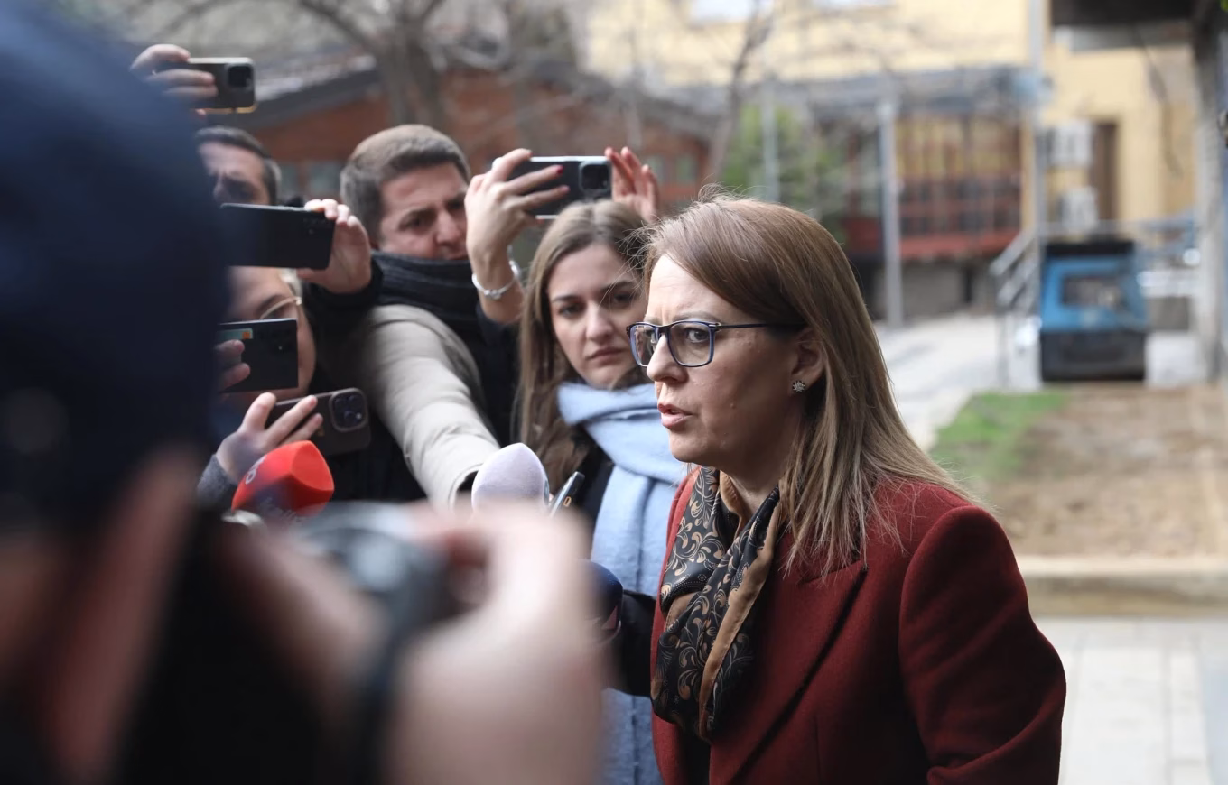 Hykmete Bajrami jep dorëheqje nga pozita e nënkryetares së LDK së  kërkon edhe dorëheqjen e Abdixhikut