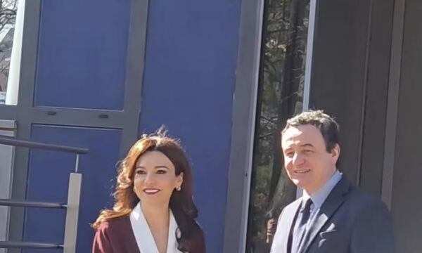 Spiropali pritet nga Albin Kurti   Albini e ka nxjerr diellin sot 