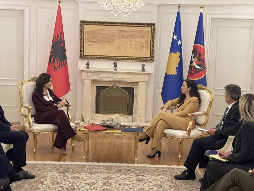 Presidentja Osmani pret në takim ministren e Jashtme të Shqipërisë