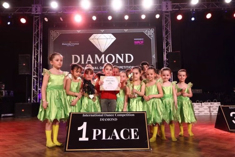 nje-fillim-historik-per-kumanoven-studioja-e-pare-dhe-gara-e-pare